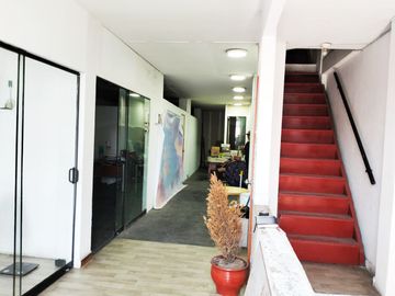 VENTA PROPIEDAD DE 4 PISOS EN AV. CENTRAL EN VILLA EL SALVADOR