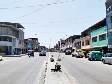 VENTA PROPIEDAD DE 4 PISOS EN AV. CENTRAL EN VILLA EL SALVADOR