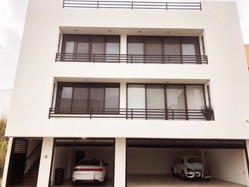 Casa de 4 recamaras a  dos cuadras pequeñas de la plaza Monte Magno Animas