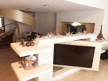 Casa de 4 recamaras a  dos cuadras pequeñas de la plaza Monte Magno Animas