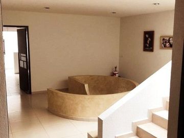 Casa de 4 recamaras a  dos cuadras pequeñas de la plaza Monte Magno Animas