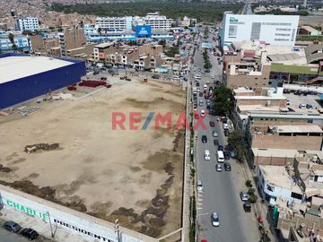Se Vende Terreno En Esquina Entre Av. Miguel Grau Y Mariscal Nieto Al Costado De Makro(A. MELENDRES)