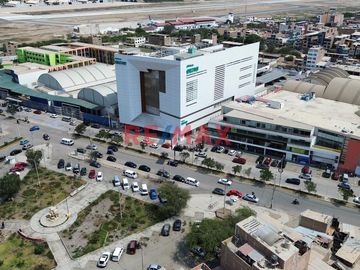 Se Vende Terreno En Esquina Entre Av. Miguel Grau Y Mariscal Nieto Al Costado De Makro(A. MELENDRES)