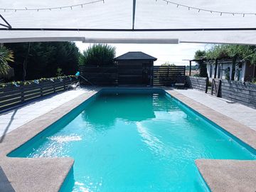 Parcela con Hermosa Casa Piscina y Quincho. Centro Sur