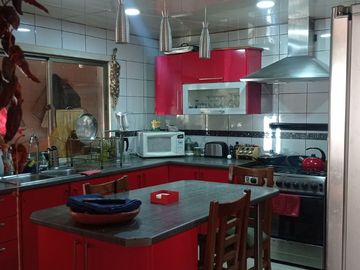 Parcela con Hermosa Casa Piscina y Quincho. Centro Sur