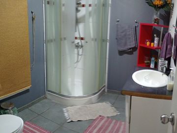 Parcela con Hermosa Casa Piscina y Quincho. Centro Sur