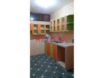 Casa En Venta Con 6 Departamentos En Urb. La Primavera - Chiclayo (C. MELENDRES)