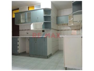 Casa En Venta Con 6 Departamentos En Urb. La Primavera - Chiclayo (C. MELENDRES)