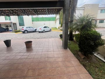 VENTA DE HERMOSA CASA CERCA DEL PERIFERICO EN FRACCIONAMIENTO