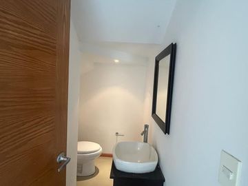 VENTA DE HERMOSA CASA CERCA DEL PERIFERICO EN FRACCIONAMIENTO