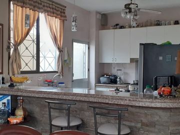 **En Venta casa de 4 dormitorios en sector de Chipipe, Salinas**
