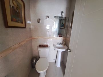 **En Venta casa de 4 dormitorios en sector de Chipipe, Salinas**