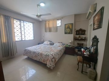 **En Venta casa de 4 dormitorios en sector de Chipipe, Salinas**
