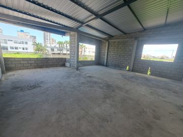 **En Venta casa de 4 dormitorios en sector de Chipipe, Salinas**