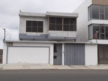 **En Venta casa de 4 dormitorios en sector de Chipipe, Salinas**