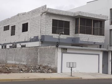 **En Venta casa de 4 dormitorios en sector de Chipipe, Salinas**