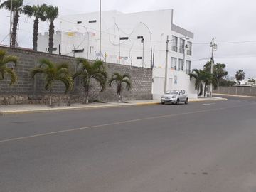**En Venta casa de 4 dormitorios en sector de Chipipe, Salinas**