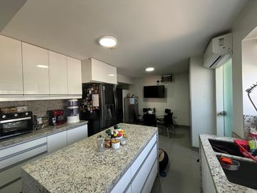 VENDO TRIPLEX 342M2 + 2 ESTACIONAMIENTOS EN URB. VALLE HERMOSO /SANTIAGO DE SURCO