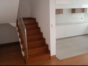 Vendo lindo Dpto Duplex de estreno en Chacarilla - Surco en primer piso con terraza y frente a parque.