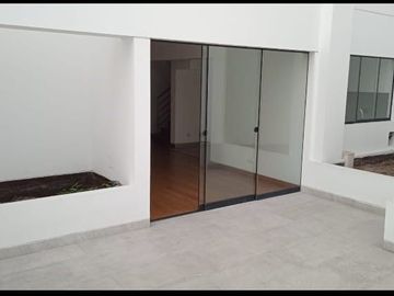 Vendo lindo Dpto Duplex de estreno en Chacarilla - Surco en primer piso con terraza y frente a parque.