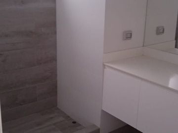 Vendo lindo Dpto Duplex de estreno en Chacarilla - Surco en primer piso con terraza y frente a parque.