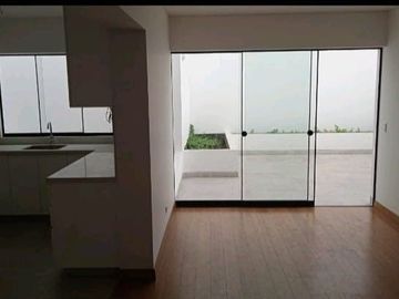 Vendo lindo Dpto Duplex de estreno en Chacarilla - Surco en primer piso con terraza y frente a parque.