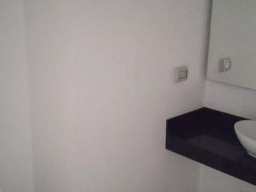 Vendo lindo Dpto Duplex de estreno en Chacarilla - Surco en primer piso con terraza y frente a parque.