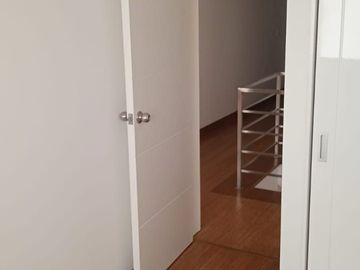 Vendo lindo Dpto Duplex de estreno en Chacarilla - Surco en primer piso con terraza y frente a parque.