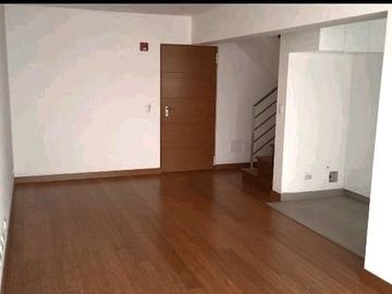 Vendo lindo Dpto Duplex de estreno en Chacarilla - Surco en primer piso con terraza y frente a parque.