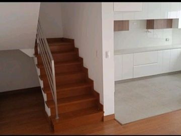 Vendo lindo Dpto Duplex de estreno en Chacarilla - Surco en primer piso con terraza y frente a parque.