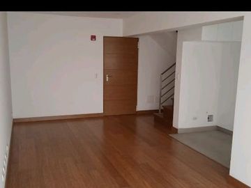 Vendo lindo Dpto Duplex de estreno en Chacarilla - Surco en primer piso con terraza y frente a parque.