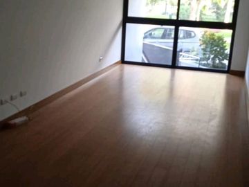 Vendo lindo Dpto Duplex de estreno en Chacarilla - Surco en primer piso con terraza y frente a parque.