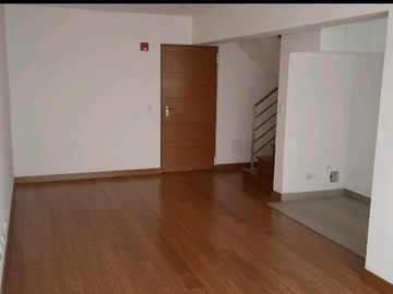 Vendo lindo Dpto Duplex de estreno en Chacarilla - Surco en primer piso con terraza y frente a parque.