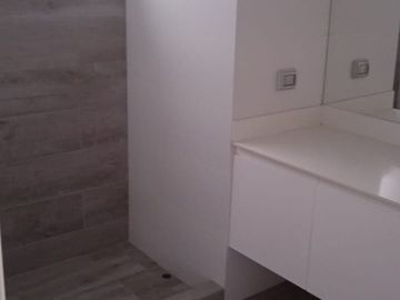 Vendo lindo Dpto Duplex de estreno en Chacarilla - Surco en primer piso con terraza y frente a parque.
