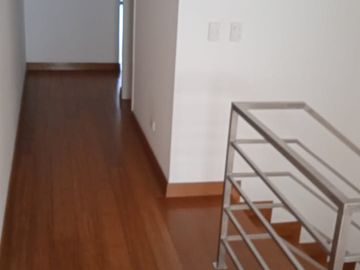 Vendo lindo Dpto Duplex de estreno en Chacarilla - Surco en primer piso con terraza y frente a parque.