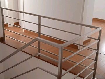 Vendo lindo Dpto Duplex de estreno en Chacarilla - Surco en primer piso con terraza y frente a parque.