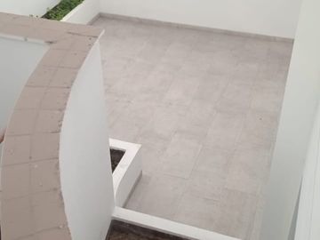 Vendo lindo Dpto Duplex de estreno en Chacarilla - Surco en primer piso con terraza y frente a parque.