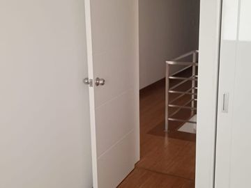 Vendo lindo Dpto Duplex de estreno en Chacarilla - Surco en primer piso con terraza y frente a parque.