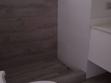 Vendo lindo Dpto Duplex de estreno en Chacarilla - Surco en primer piso con terraza y frente a parque.