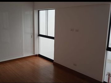 Vendo lindo Dpto Duplex de estreno en Chacarilla - Surco en primer piso con terraza y frente a parque.