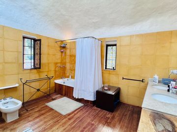 CASA EN VENTA SECTOR EL BATAN URBANIZACIÓN JARDINES DEL BATÁN