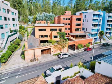 CASA EN VENTA SECTOR EL BATAN URBANIZACIÓN JARDINES DEL BATÁN