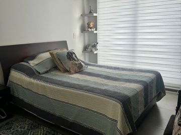 CASA ESQUINERA EN UNO DE LOS MEJORES CONJUNTOS DE LA FLORIDA