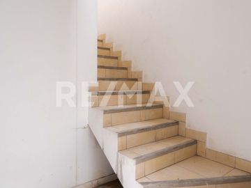 Venta De Casa De 2 Pisos Altura De Av. Tantamayo En San Martin De Porres