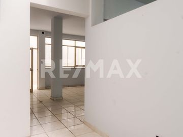 Venta De Casa De 2 Pisos Altura De Av. Tantamayo En San Martin De Porres