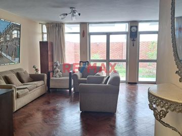 VENDO CASA COMO TERRENO EN PUEBLO LIBRE CERCA A LA UNION Y LA CATÓLICA