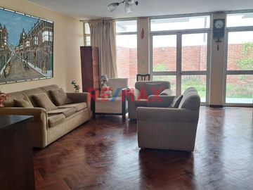 VENDO CASA COMO TERRENO EN PUEBLO LIBRE CERCA A LA UNION Y LA CATÓLICA
