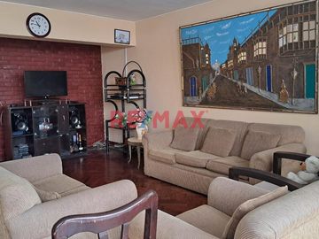 VENDO CASA COMO TERRENO EN PUEBLO LIBRE CERCA A LA UNION Y LA CATÓLICA