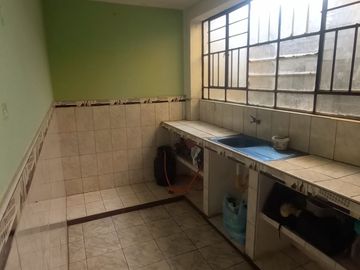 En Venta Casa De Dos Pisos Más Azotea En Villa Huanchaco