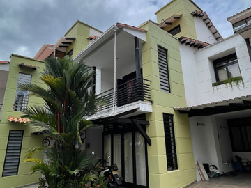 Increible casa en venta de tres niveles en la mejor ubicación de villavicencio!